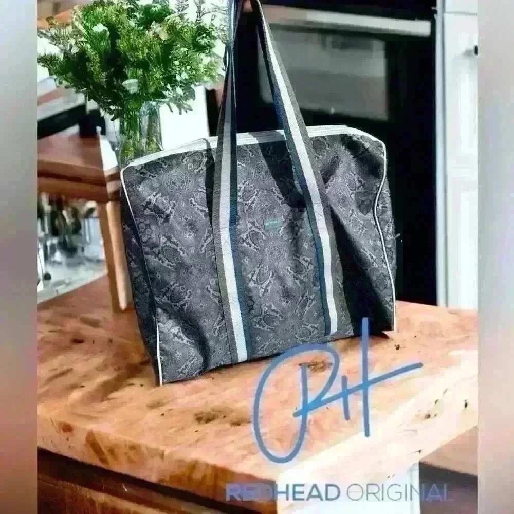 EUC Etro paisley printed duffle bag- Unisex tote great for shopping and carrying